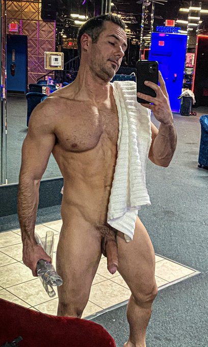 Brock Cooper 🍻 - Now that I have your attention…go follow @JustGoodSex !!! That is all! Thanks 🍆💦 https://t.co/80pa9gvWdT
