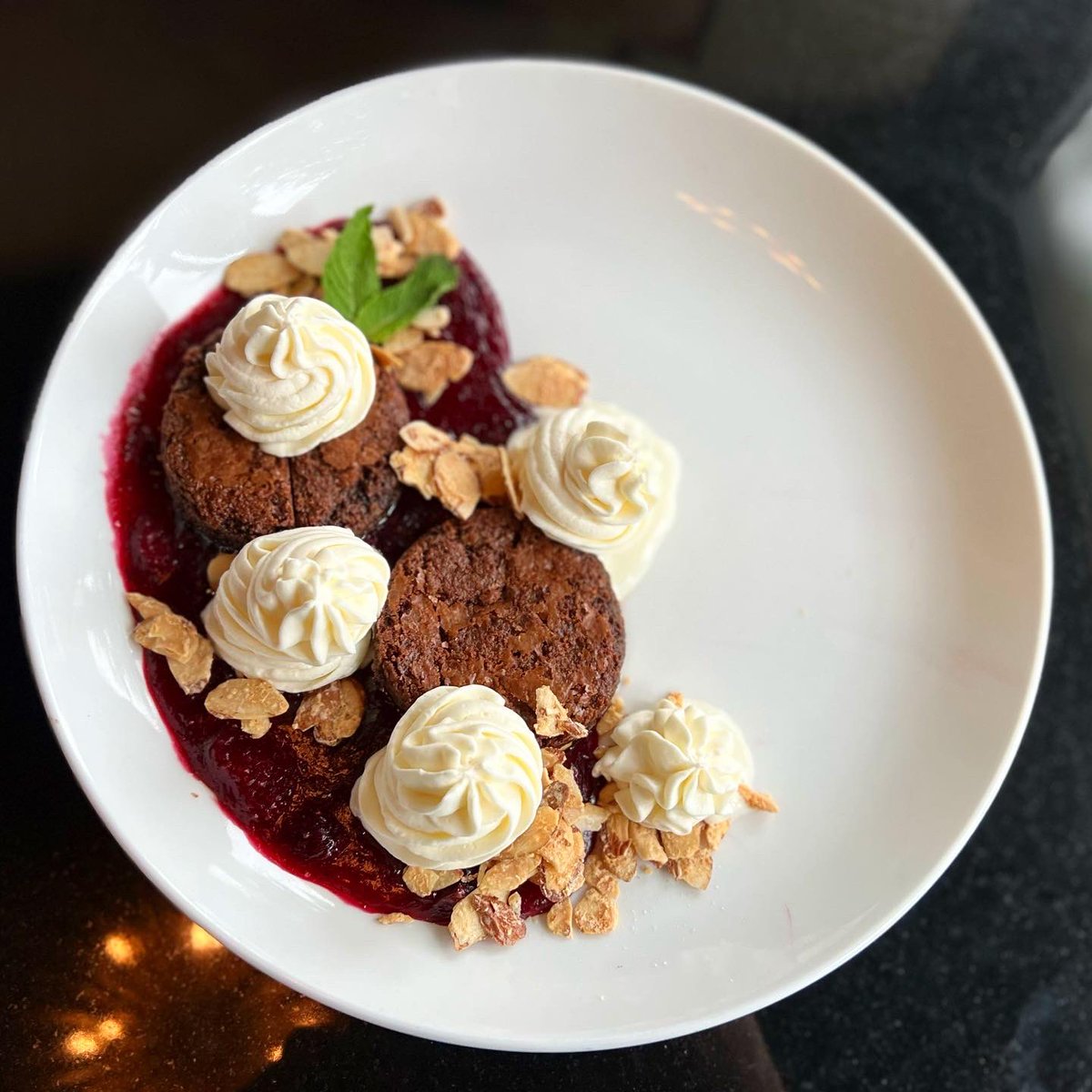 Wonderblunders's tweet image. Some desserts I’ve made