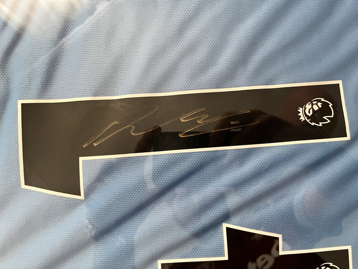 westham9's tweet photo. Signed Declan Rice away shirt. With authentication certificate and frame for sale. Message for info https://t.co/1fOF5zOskK