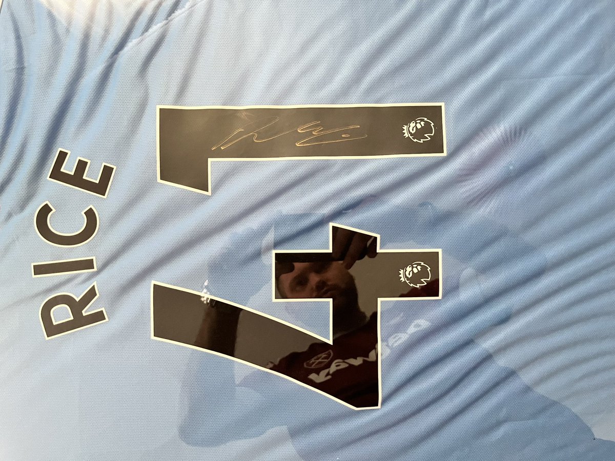 westham9's tweet photo. Signed Declan Rice away shirt. With authentication certificate and frame for sale. Message for info https://t.co/1fOF5zOskK