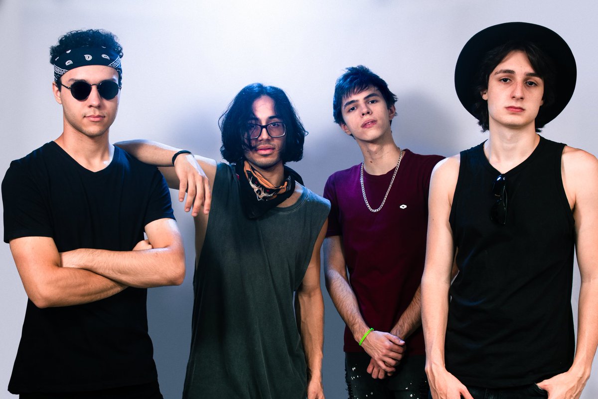 OsExtintos's tweet photo. SAIU!!! O videoclipe da segunda música do nosso EP, The World Ahead, já está disponível para todos vocês assistirem no nosso canal do YouTube! 

Link: https://t.co/ZPQV2PVfse https://t.co/79350FAQhw