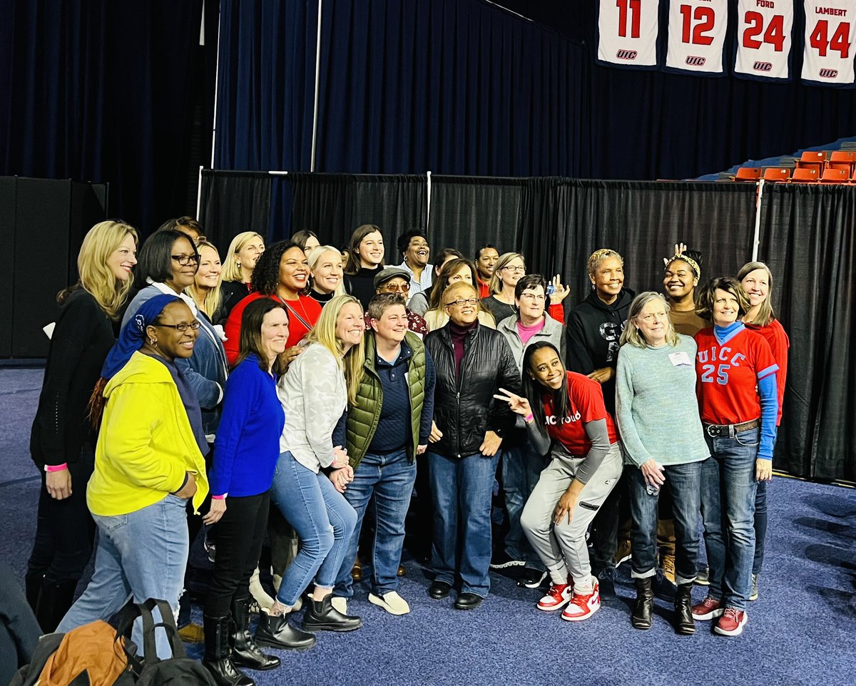MJGilmartin's tweet photo. Awesome seeing some of our @UIC_WBB alumni back at @CU1Arena in the house that they helped build. Welcome home ladies! https://t.co/8z5tHl79xi