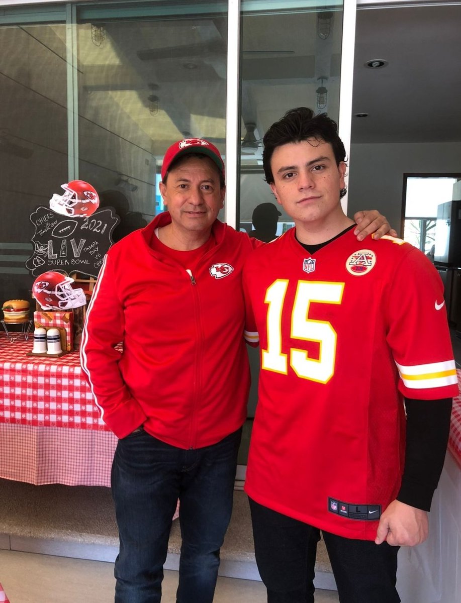 RoyLarios2's tweet photo. #NFLPlayffsEnTUDN 🏈🔥 https://t.co/SJkFjXMEKv