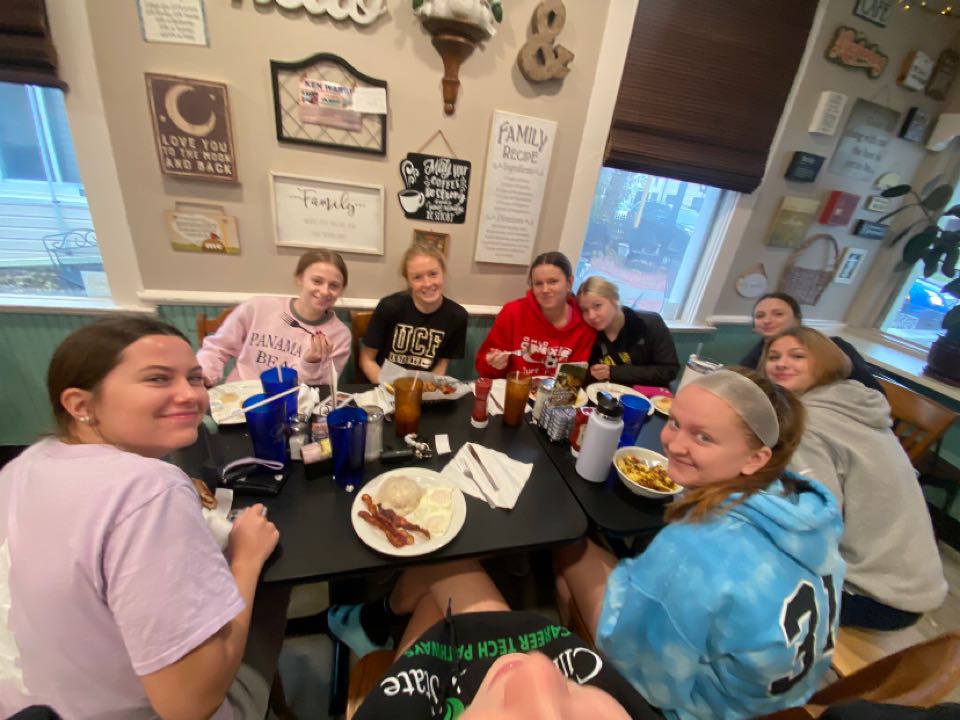 G06TFAPremier's tweet photo. An early team workout means going to get a great team breakfast after! 
@OliviaGillum5 
@chernock_23 
@ReddenKylee 
@ReddenRylee 
@morganpiatt_ 
@DearingerKori https://t.co/7T46brj0cO