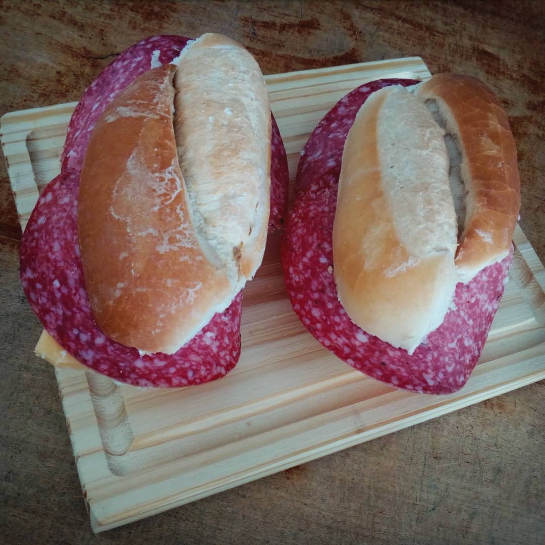 _onerolita's tweet photo. SANGUCHE DE JAMON CRUDO VS SANGUCHE DE MILAN

CUAL ELEGIS? HACELA CORTA GATO https://t.co/G80JOPu0lZ
