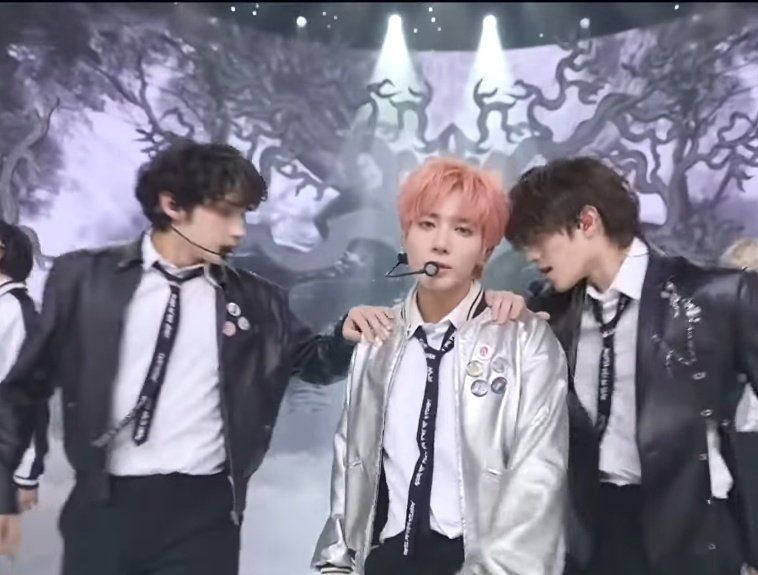 Taegyuistruggle's tweet photo. Choi Beomgyu calm down?!? https://t.co/awOl2faMP0