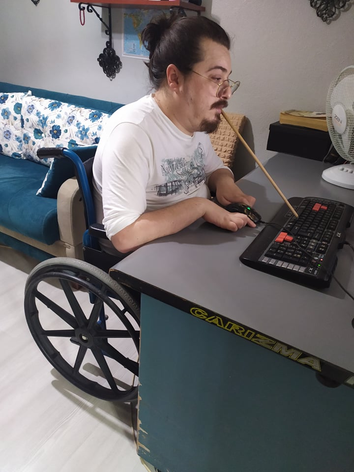 I know it's not close to perfect, I made this picture with the help of a stick I put in my mouth. I can't use my hands because of the accident, I'm just trying to do my best. That's enough to prove that I really love <a href="/ether/">ETHER</a> !. #E10K

<a href="/visionofviii/">V</a> <a href="/CValley_/">CV</a> @SpiritEther <a href="/nandoeth/">nando</a>