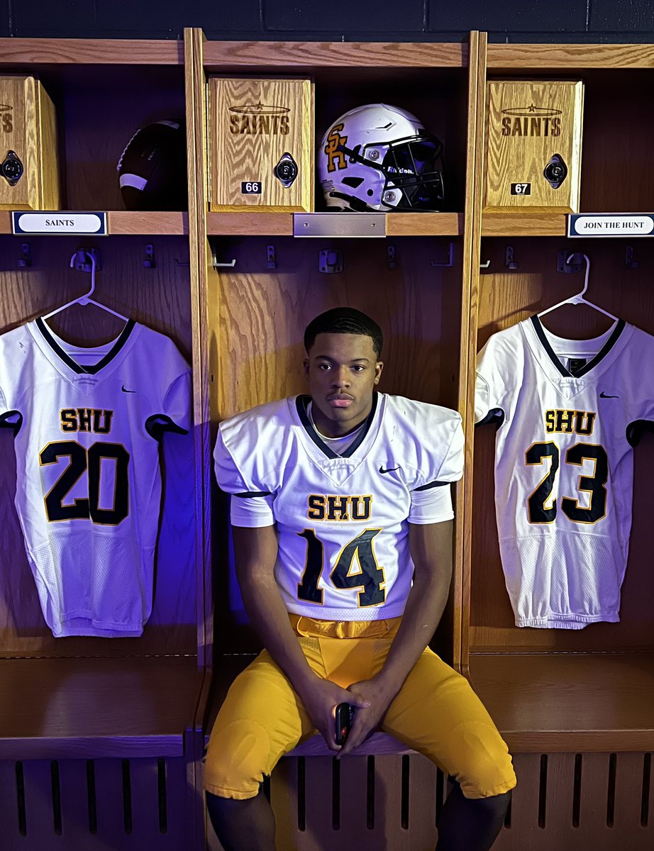 after a great visit to <a href="/SienaHeightsFB/">Siena Heights University Football</a> i am blessed to receive another offer <a href="/Coach0z/">Coach Oz</a>  thank you for the opportunity💙💛