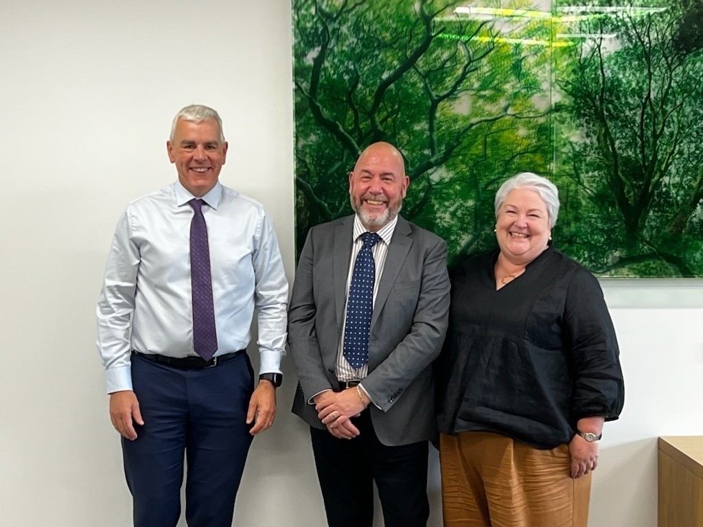 Dr Steve Wearne, @FAOWHOCodex chair visited from the UK to discuss how we are modernising food import/export regulation to facilitate safe food trade. 

#codex #agtrade #foodstandards #agriculture #export #WHO #UN