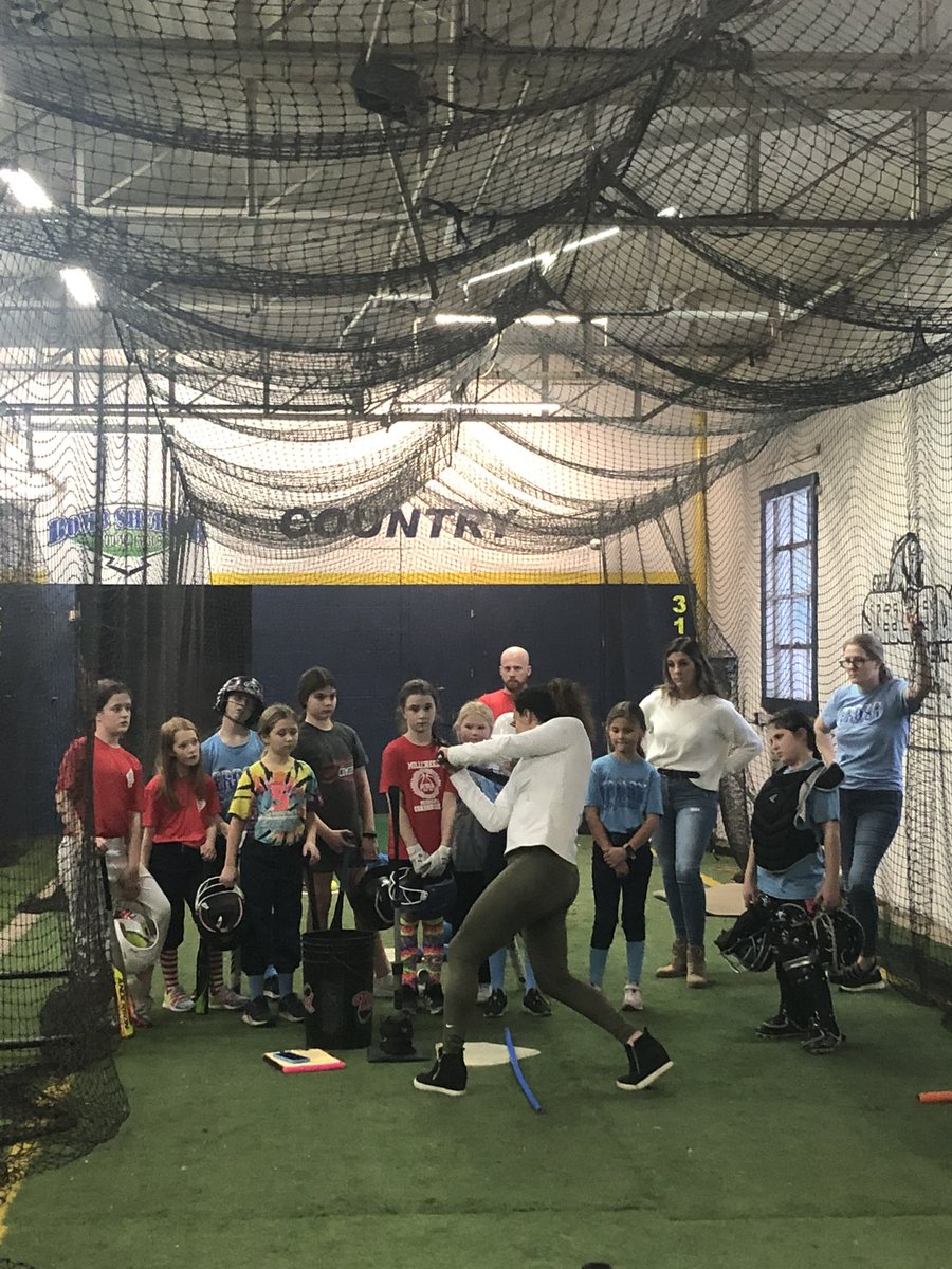 A great team hitting session with the 9U Frost this weekend 🥎💣

January, February, and March are the best times to improve so your team is ready when you get outside. Contact us with any of your team and individual needs.