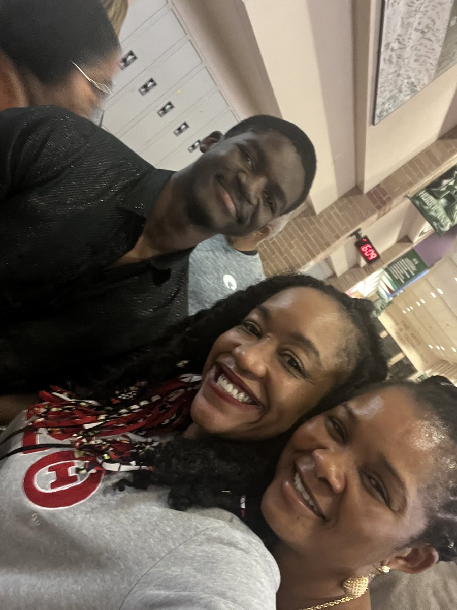 TheatreELC's tweet photo. Congrats @hightower_drama on your production of DREAMGIRLS!!! Always a joy to see my #ForeverStudents still on stage🎭 #ForeverParent🤗 https://t.co/4wWi6yeCqJ