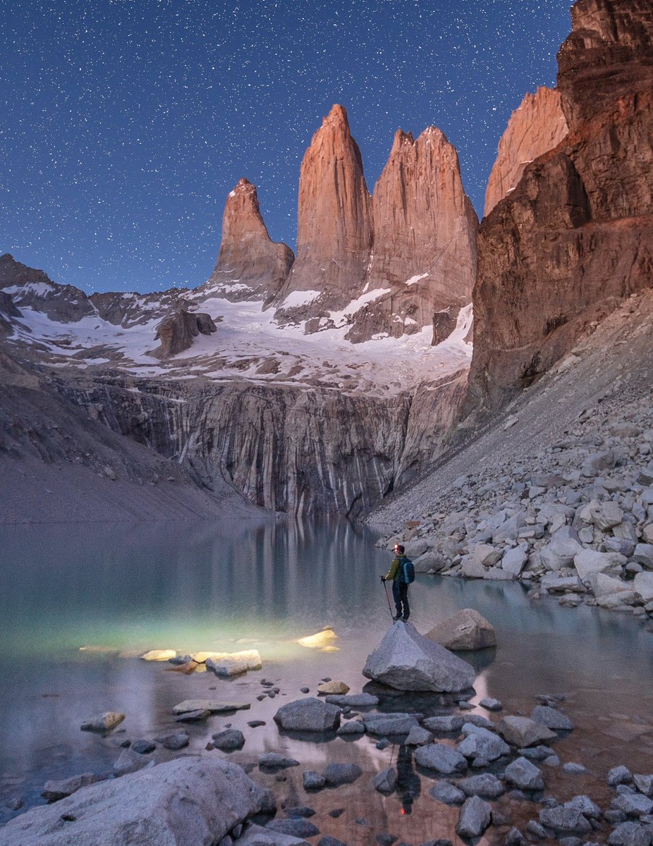 Torres del Paine, 4 de la mañana. A veces vale la pena pasar la noche en vela, y no precisamente para irse de carrete ✨ #Chile