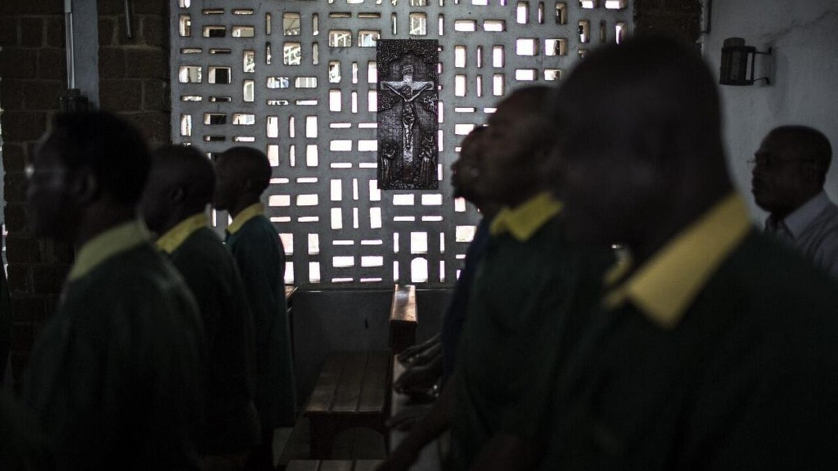 RFIAfrique's tweet photo. Gabon: dans un message politique fort, l'Église catholique exige la vérité des urnes https://t.co/EMeyt1ERWl https://t.co/mXF32omHZK