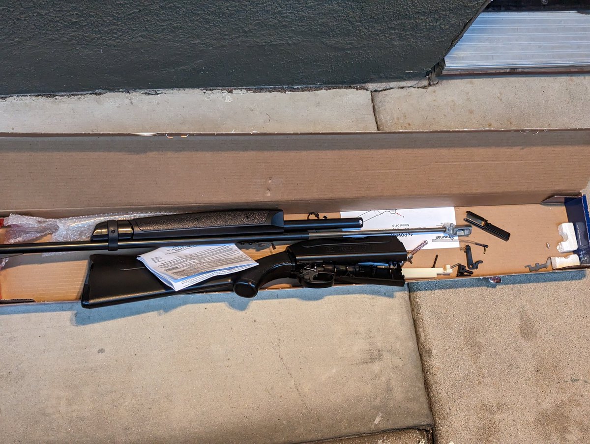 SwitchOnlys's tweet photo. @crosmancorp legacy 1000 is so cheap. My first bb gun and I go with this! What a waste of money. 20 shots in the gun literally fell apart! $65 for this?!? #Hunters #kendallgray #bbguns #hunting #outdoors https://t.co/zXSSIai3ga