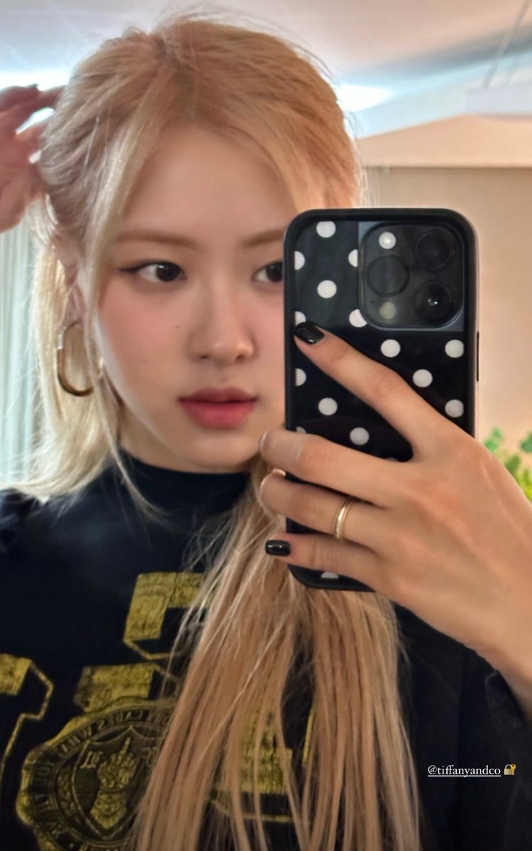 Good morning to this girl and this girl only

#ROSÉ #로제