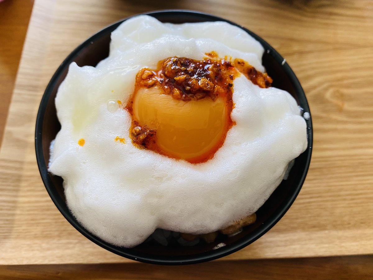bruce_mee's tweet photo. 今日の朝ごはん、、、
ホイップクリームのような納豆&amp;卵かけごはん☺️

白飯+納豆+生卵+食べるラー油

#ホイップクリーム
#卵かけごはん
#TKG
#納豆
#フォートナイト
#観葉植物 https://t.co/tgXIgB50vS