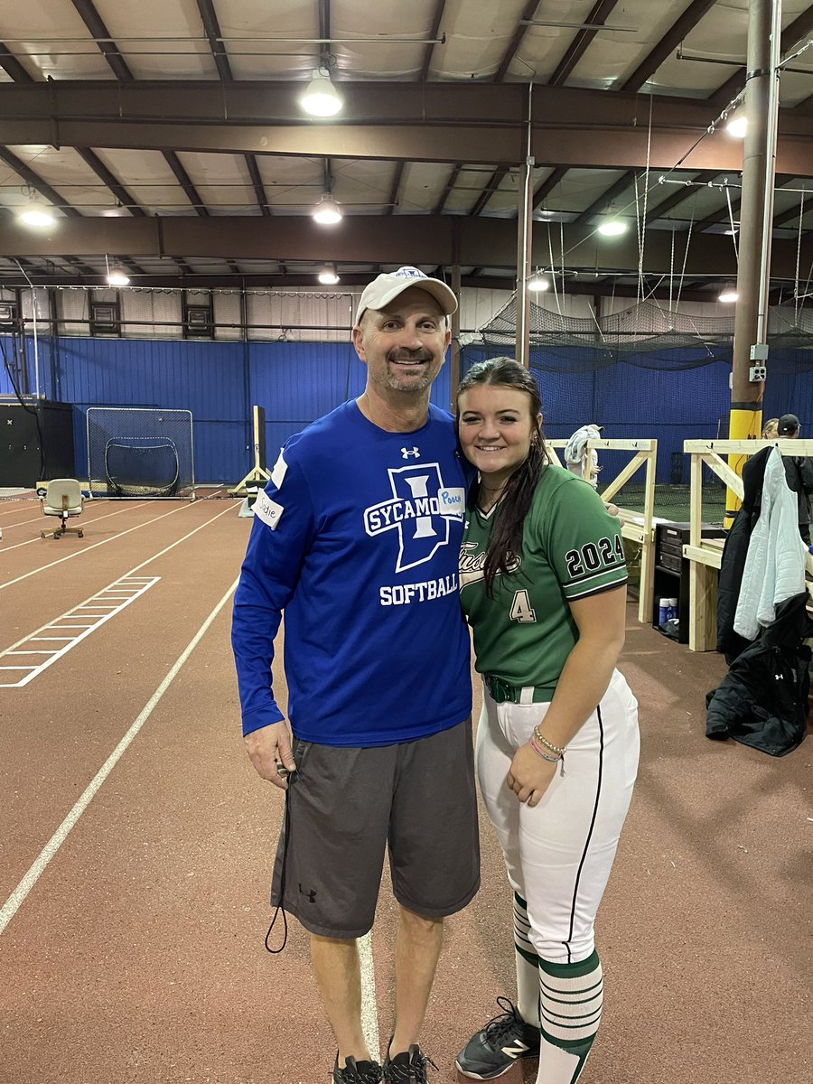APryor05's tweet photo. Thank you to @Coach_pooch, @Ra_nicole21, and @itsbritanypitch for having a great hitting camp tonight! Being at ISU is now home! https://t.co/3D0i4aysjD