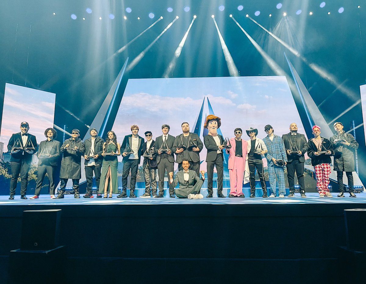 TheGrefg's tweet photo. Lo prometimos y lo hicimos. 

Gracias México por ser un lugar tan increíble para los @PremiosESLAND y gracias a toda la comunidad hispanohablante por el apoyo. 💙💙 https://t.co/5vZOwxoFAZ