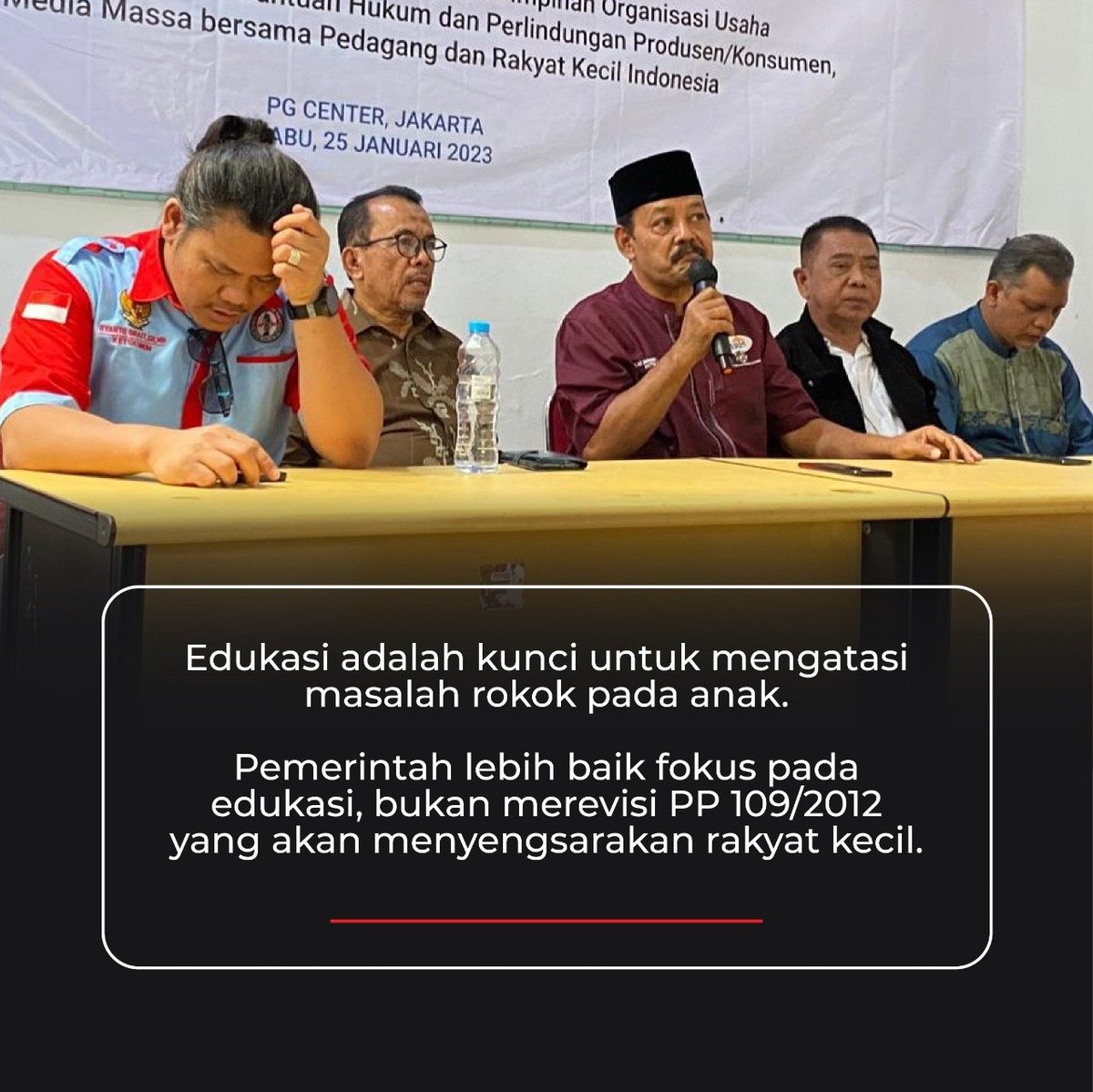 Adiyeron's tweet photo. Terkait perlindungan untuk masyarakat yang bukan perokok, perlu ditingkatkan fasilitas untuk perokok, bahkan di kawasan tanpa rokok. Revisi PP109/2012 hanya akan makin menyusahkan pengusaha kecil di fase krisis ekonomi ini! 

#BatalkanRevisiPP109 
Rokok Bukan Untuk Anak https://t.co/kvY9aQ8PQd
