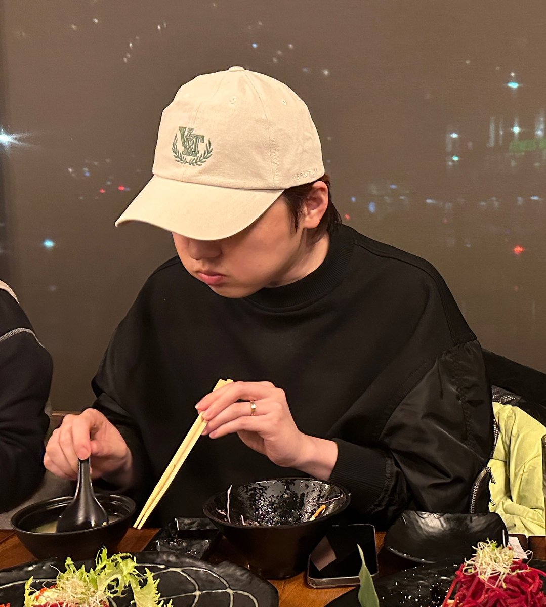 베이 tweet media