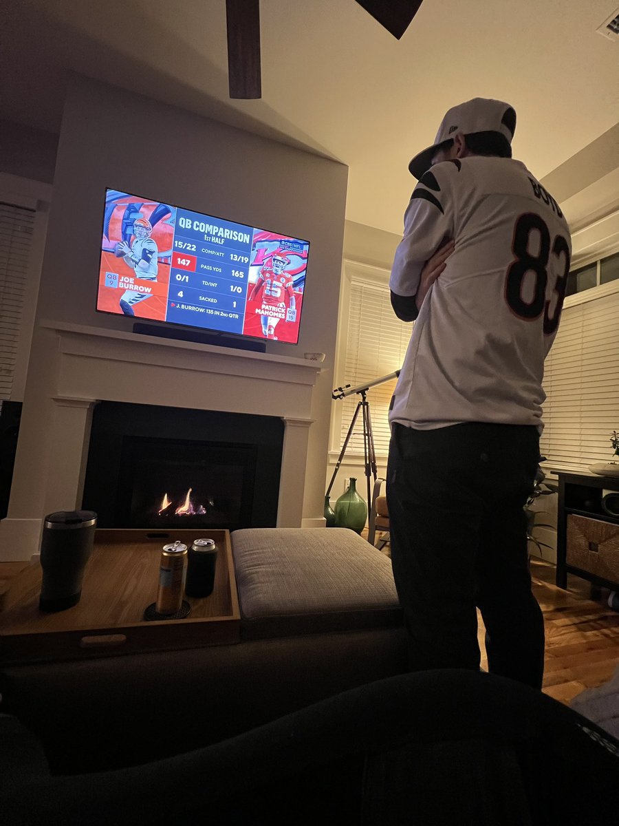 smichaLek's tweet photo. Outfit change. Sending @boutdat_23 good vibes #RuleTheJungle https://t.co/nd0df1aNxx