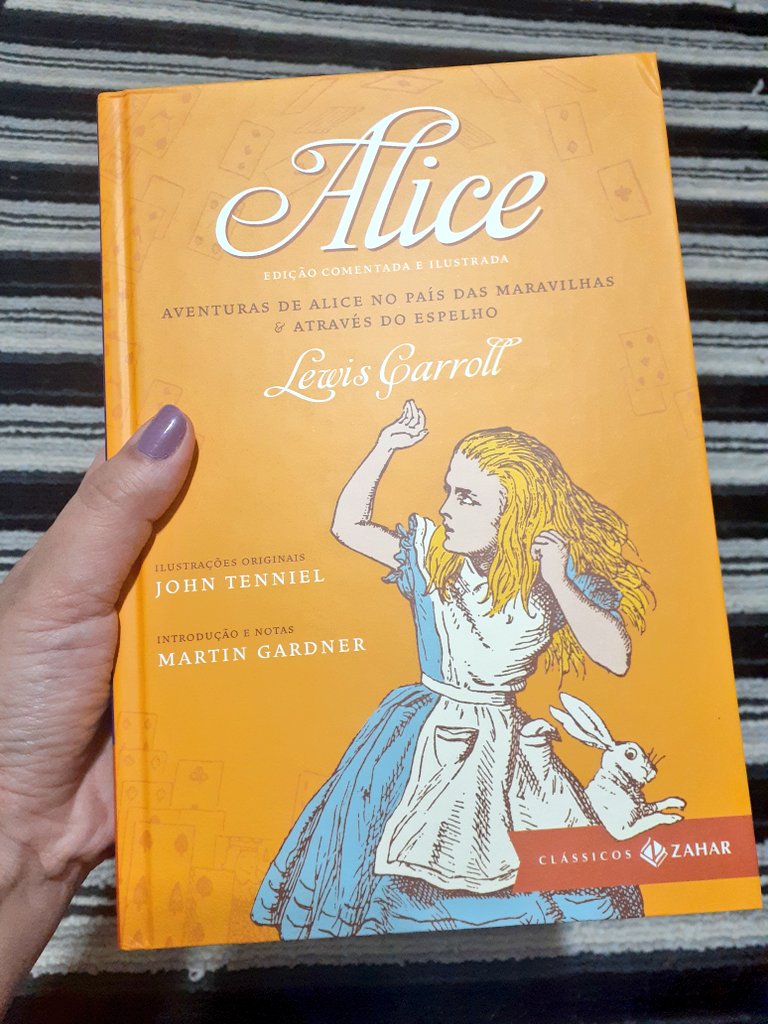 BabiDuarteBR's tweet photo. "Alice" para me inspirar, no mês de janeiro que está prestes a terminar. ♧◇♡♤ https://t.co/FrGwM9LeRn