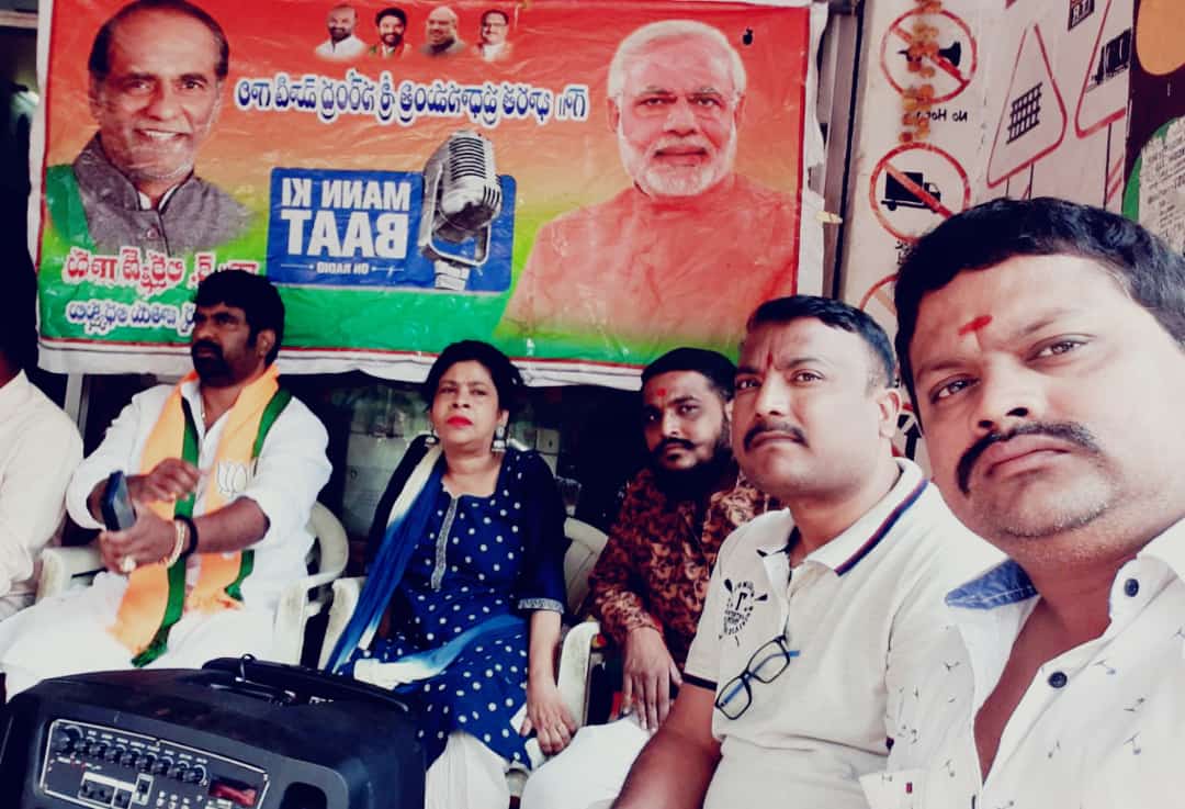 chary_bjym's tweet photo. రాంనగర్ డివిజన్ బాల లింగంపల్లి అంబేద్కర్ కాలేజ్ మెయిన్ రోడ్డు వద్ద  (మన్ కీ బాత్  )    ప్రోగ్రాం నిర్వహించడం జరిగింది ఈ యొక్క కార్యక్రమాల్లో భారతీయ జనతా పార్టీ కార్యకర్తలు అందరు కూడా హాజరవడం జరిగింది. ఈ యొక్క కార్యక్రమానికి బిజెపి నాయకులు @PMOIndia @kishanreddybjp @drlaxmanbjp https://t.co/QOaTSD9cTK