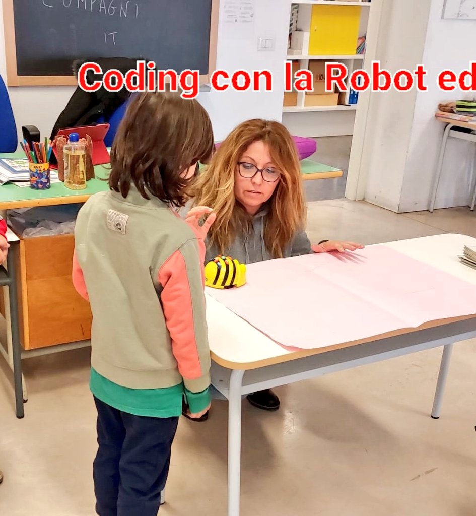 #Openday2023 #coding #robotica #beebot #mottadaffermo