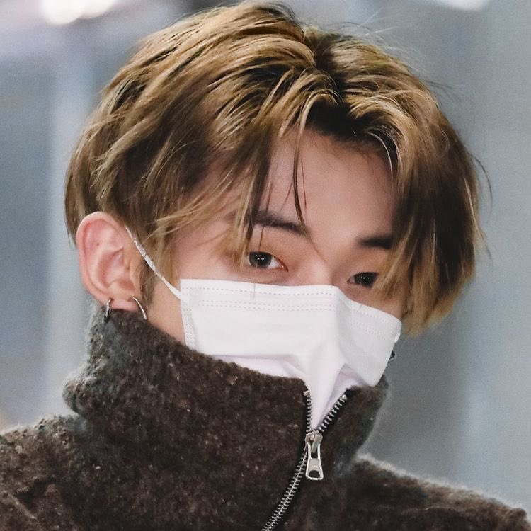 njpjkisses's tweet photo. yeonbin au 🌷

pianist sb who plays at the airport. no one usually stops to listen, all too busy trying to make it to their terminals on time. but for the first time, someone stops and it happens to be the most popular idol of their time, yj. https://t.co/rcK0X8AneW