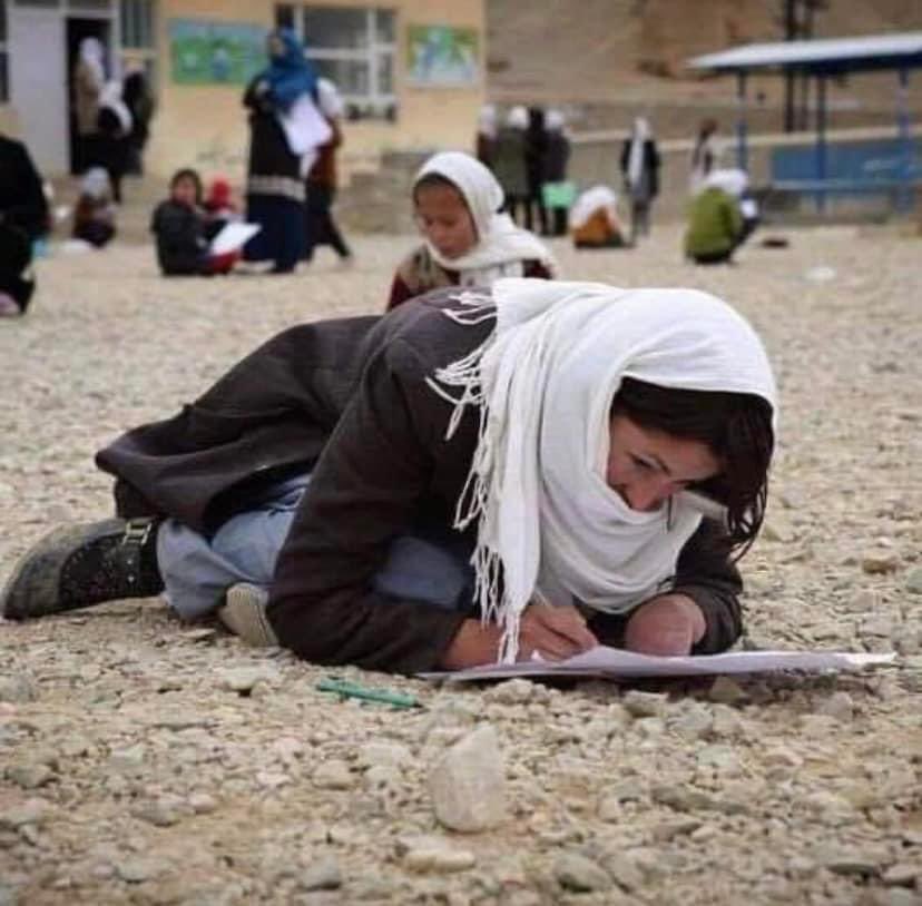 فرهنگی در کار نیست، علم و زن باسواد خود فرهنگ است. 
از گفته‌های من 'حفظه‌الله' 
#LetAfghanistanGirlsLearn