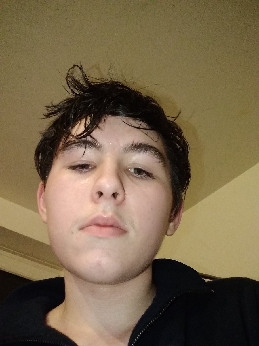 DamienW2007's tweet photo. Just done 1 1/2of weightlifting and a half an hour run gotta get ready for school by 8 https://t.co/Hl9oy19NEC