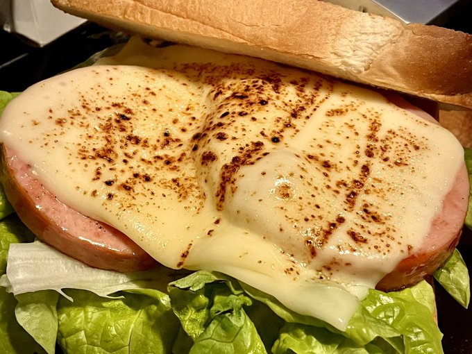 ハムの賞味期限と対決せねばならないので、ハムステーキサンドにチーズ追加の巻 