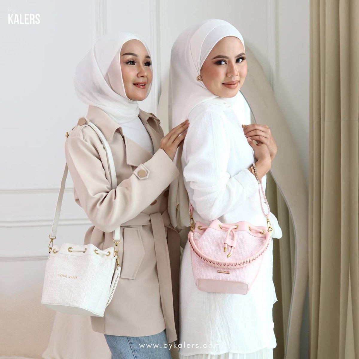 chaa_1407's tweet photo. Ehemm ChaaBykalers Darling , chuolls dah ready ke nak tengok our little sneak peek untuk first 'new edition' 2023 ni? 🙈 Chaa pun tak sabar nak share dengan chuolls sebab edition kali ni sangat cantik &amp; comel tawww! 😉

Stay tuned for our next announcements ✨

#ComingSoon https://t.co/FEE5IkcN3L