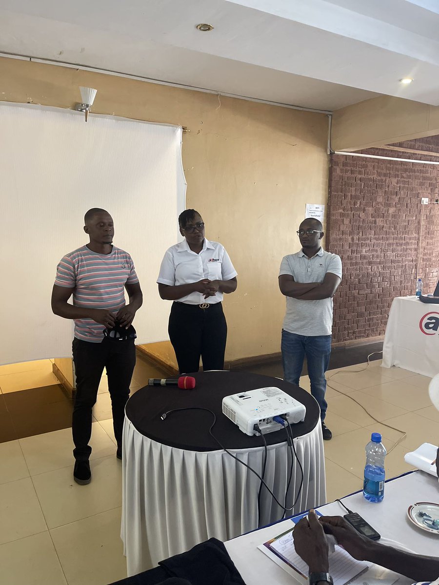 DahuaKE's tweet photo. #dahuaeastafrica would like to appreciate all technicians and clients who attended our conference in Bungoma on Saturday.
We appreciate your continued partnership and hope to continue growing together. 🤝
#Dahua #dahuaeastafrica #dahuatraining #amazingcustomers #dahuacctv https://t.co/5aCxeBN2Nc