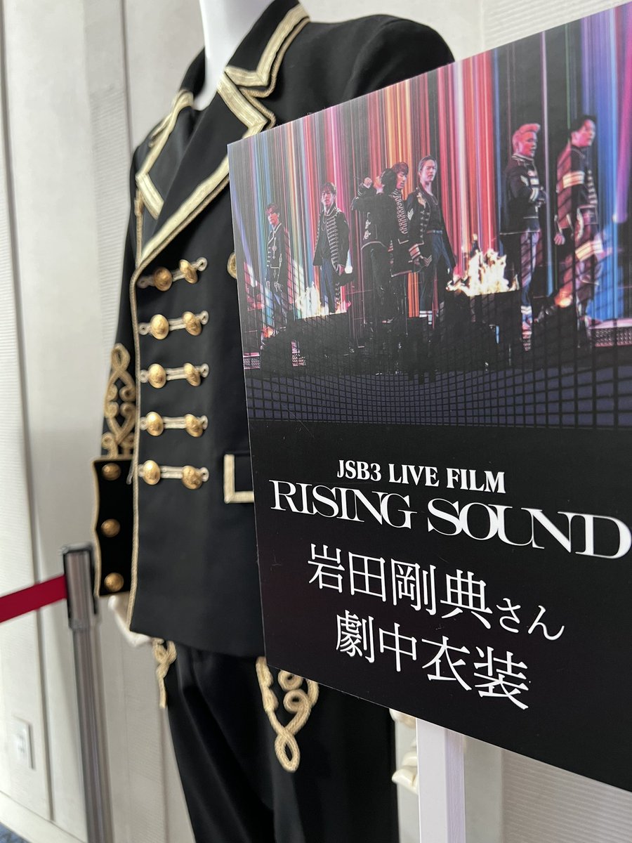 ruisan12's tweet photo. この衣装、ほんとに着てたの？ってくらい細い😳

#岩田剛典 
#RISINGSOUND https://t.co/OYpFcUJOkN