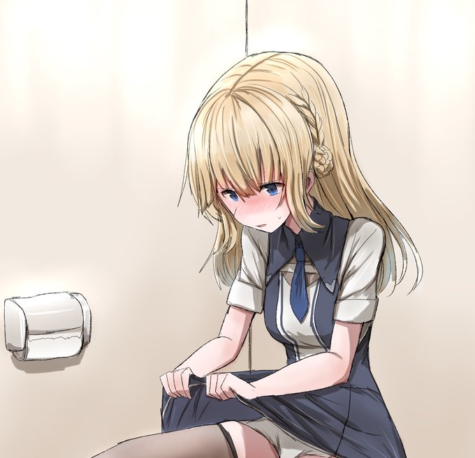 お題のレンジャーが和式トイレに慣れない感じでおしっこしてるとこです。 