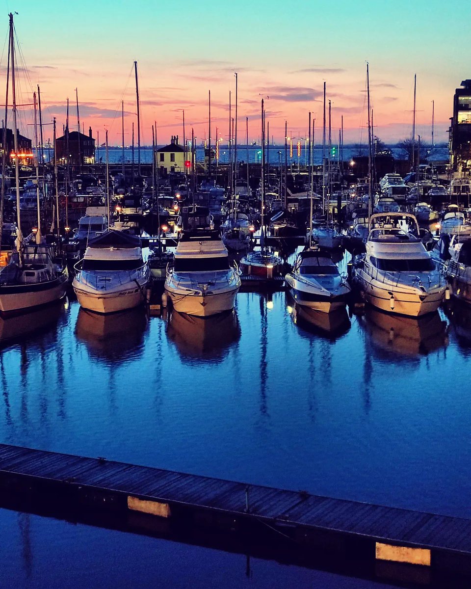 A vibrant shot of Hull's beautiful Marina, shot by 📸 @colin.malin.14 (Instagram)