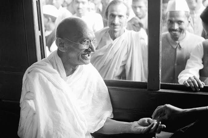 H_D_Devegowda's tweet photo. My respectful tributes to Bapuji on his day of martyrdom. The values and principles he left behind is the light that has guided our nation to this day, I am sure it will continue to guide us in the future too. #MahatmaGandhi #MartyrsDay https://t.co/xi2OiAUfWP