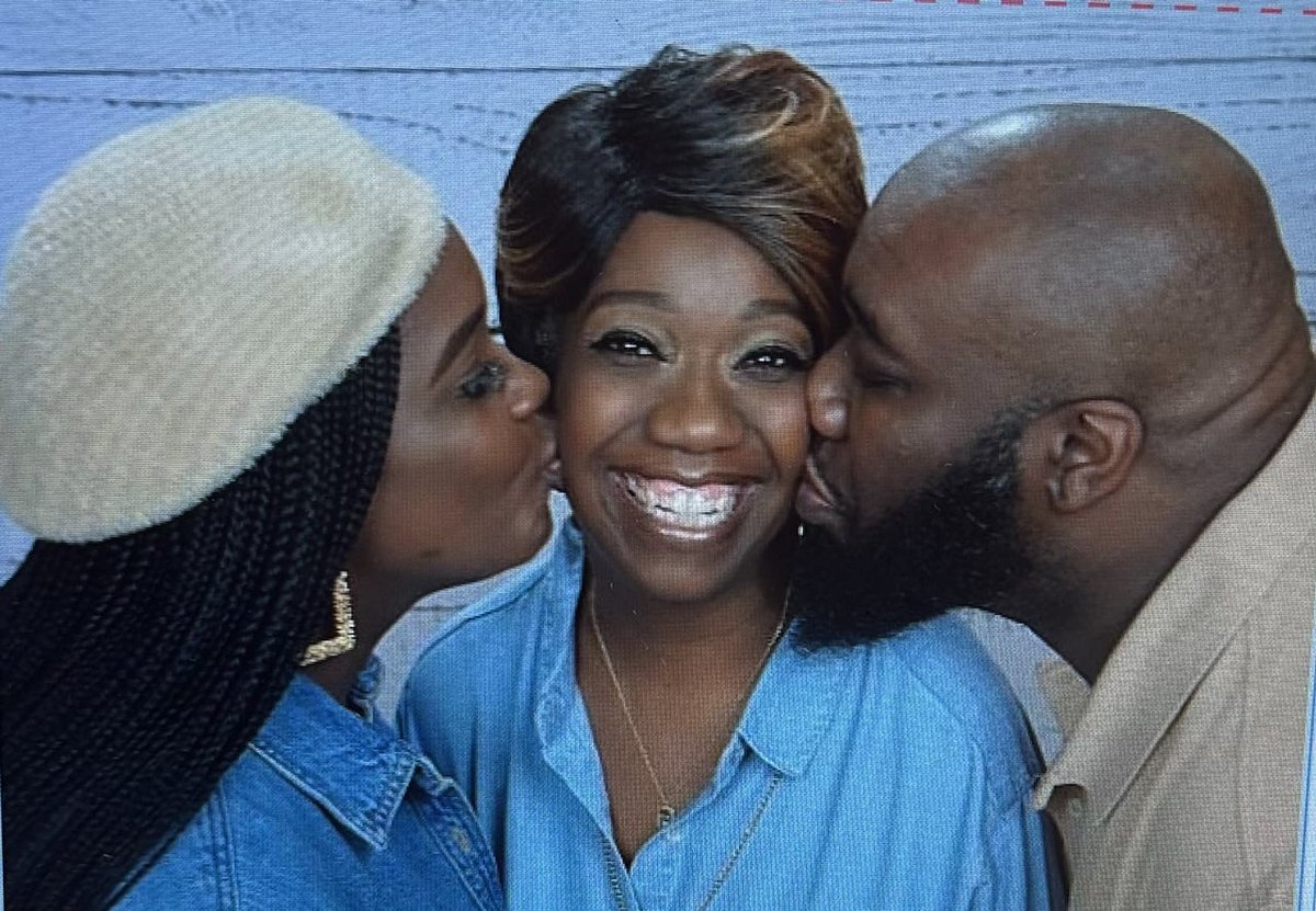 KMill85's tweet photo. My two Queens. Mother and Sister https://t.co/DXSsSwX0qk
