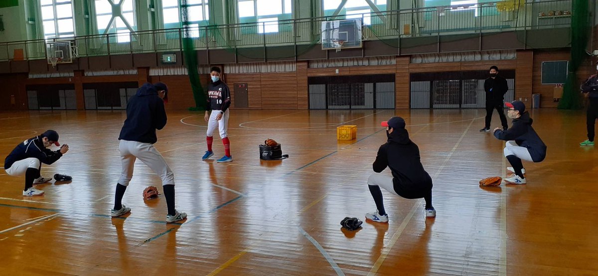 kamikawabasebal's tweet photo. 【地域貢献活動】
地元の上川中学校野球部に対し野球指導を行いました。
守備と打撃を基礎からしっかりと練習し、中学生たちは一生懸命取り組んでくれました。
日頃から当野球部を支えてくださる地域の方に、少しでも還元する活動をこれからも続けていきます。 https://t.co/FKcMJUyUAU