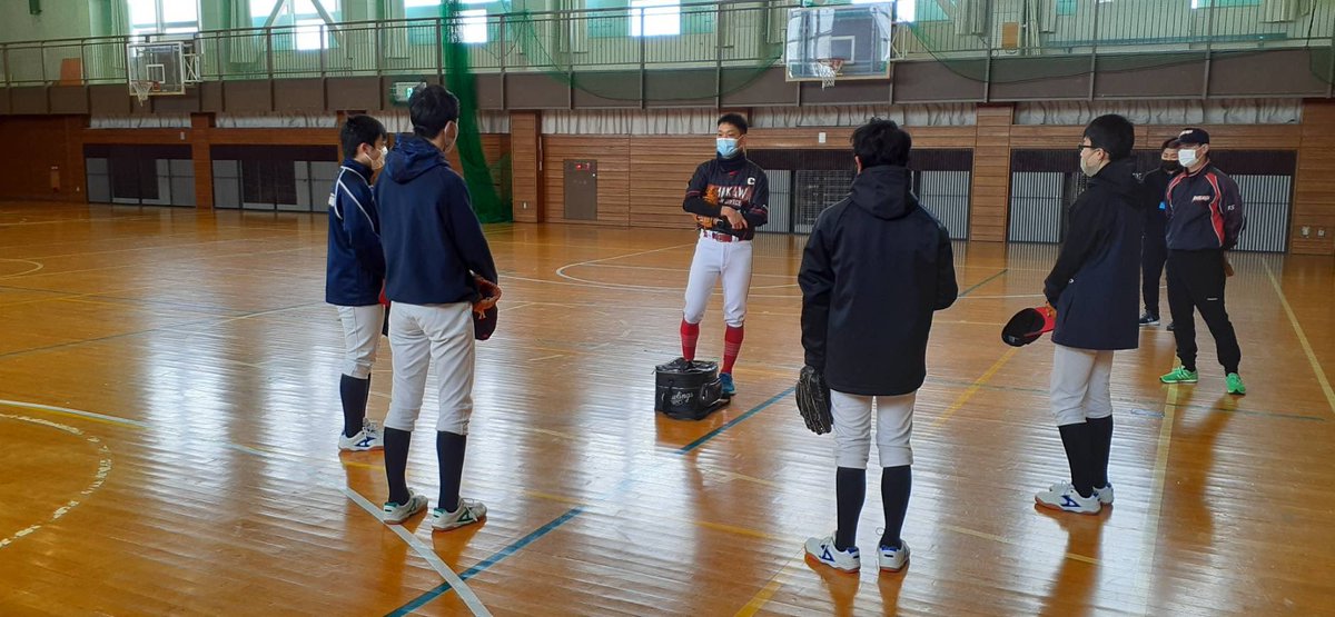 kamikawabasebal's tweet photo. 【地域貢献活動】
地元の上川中学校野球部に対し野球指導を行いました。
守備と打撃を基礎からしっかりと練習し、中学生たちは一生懸命取り組んでくれました。
日頃から当野球部を支えてくださる地域の方に、少しでも還元する活動をこれからも続けていきます。 https://t.co/FKcMJUyUAU
