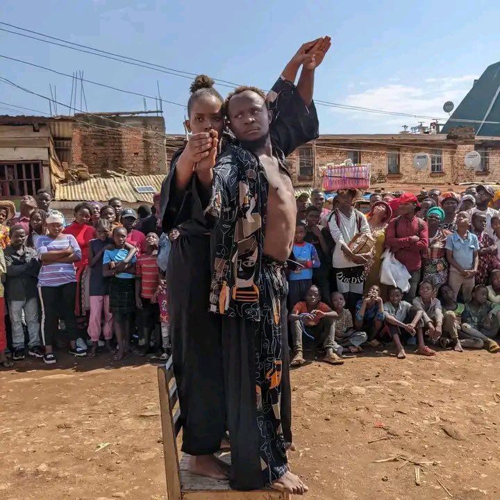 IngoMagazine's tweet photo. Le prix de la Chorégraphie des Grand Lacs, a été remportée par le Burundi, lors d'un événement qui s'est tenu à Bukavu en #RDC, où deux jeunes artistes créateurs, Lyca Linca Mugisha &amp; Marc Mulindwa Rubuga, évoluant au sein du Carrefour #Burundi-ais "Ina Culture". 
#ingomag https://t.co/IeKjbXV4Bq