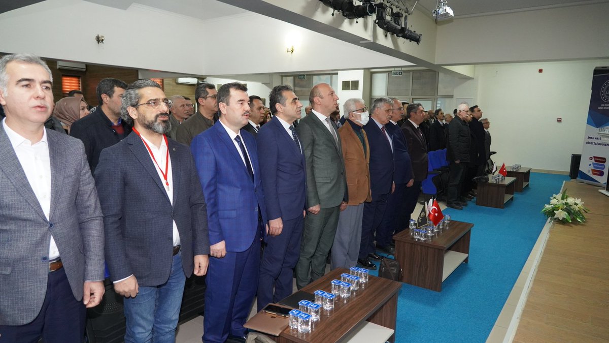 meb_dinogretimi's tweet photo. Genel Müdürlüğümüze bağlı Anadolu imam hatip liseleri ve imam hatip ortaokullarında görev yapan okul müdürlerine yönelik “İmam Hatip Okulları Yönetici Buluşmaları” programı, programı Saygı Duruşu ve İstiklal Marşımızın okunmasıyla başladı. https://t.co/gKYPzspXax