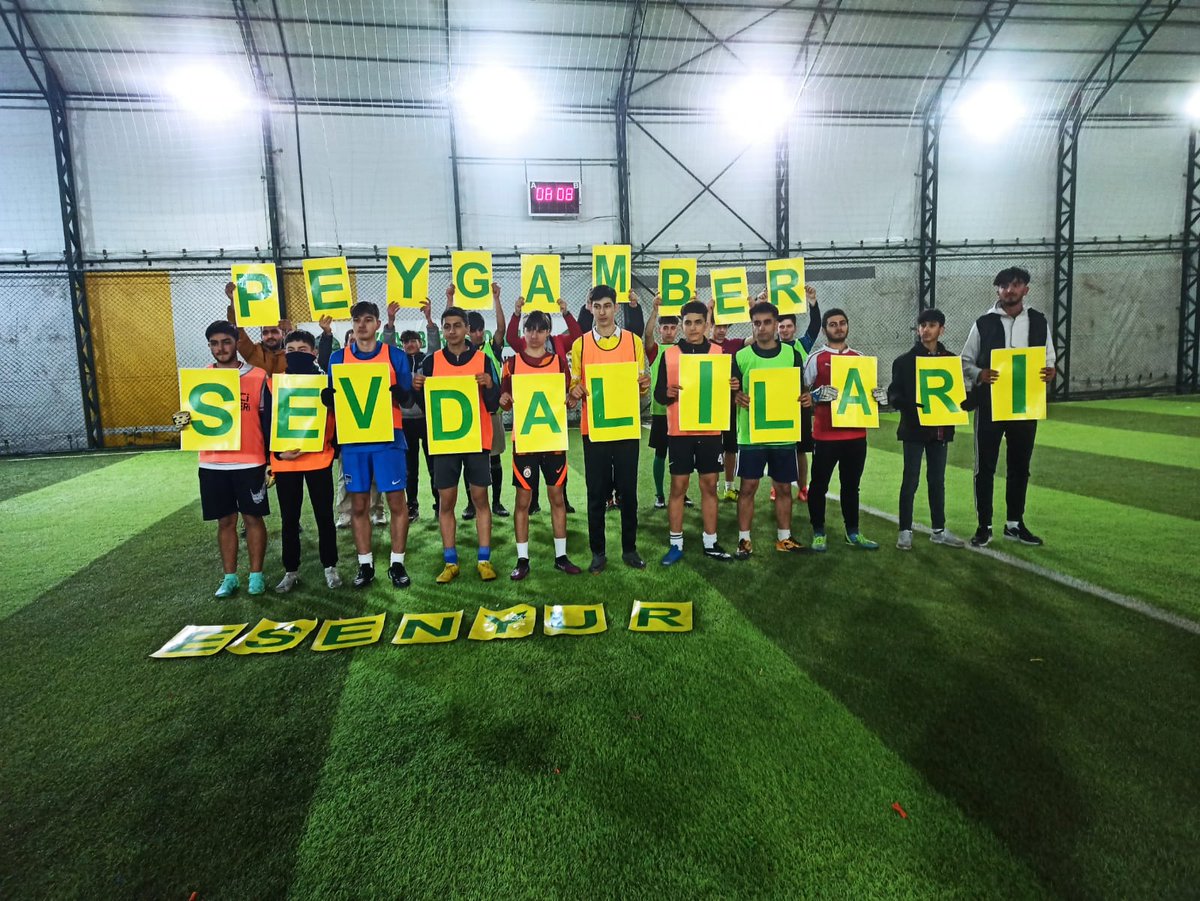 PsEsenyurt's tweet photo. Esenyurt Peygamber Sevdalıları  olarak, 4.Geleneksel Futbol Turnuvası'na Ortaokul, lise,üniversite ve yetişkinlerin final  maçları tamamlandı.
Maç sonrasında finale kalan   kardeşlerimize  ödülleri takdim edildi. https://t.co/hFU83CId2B