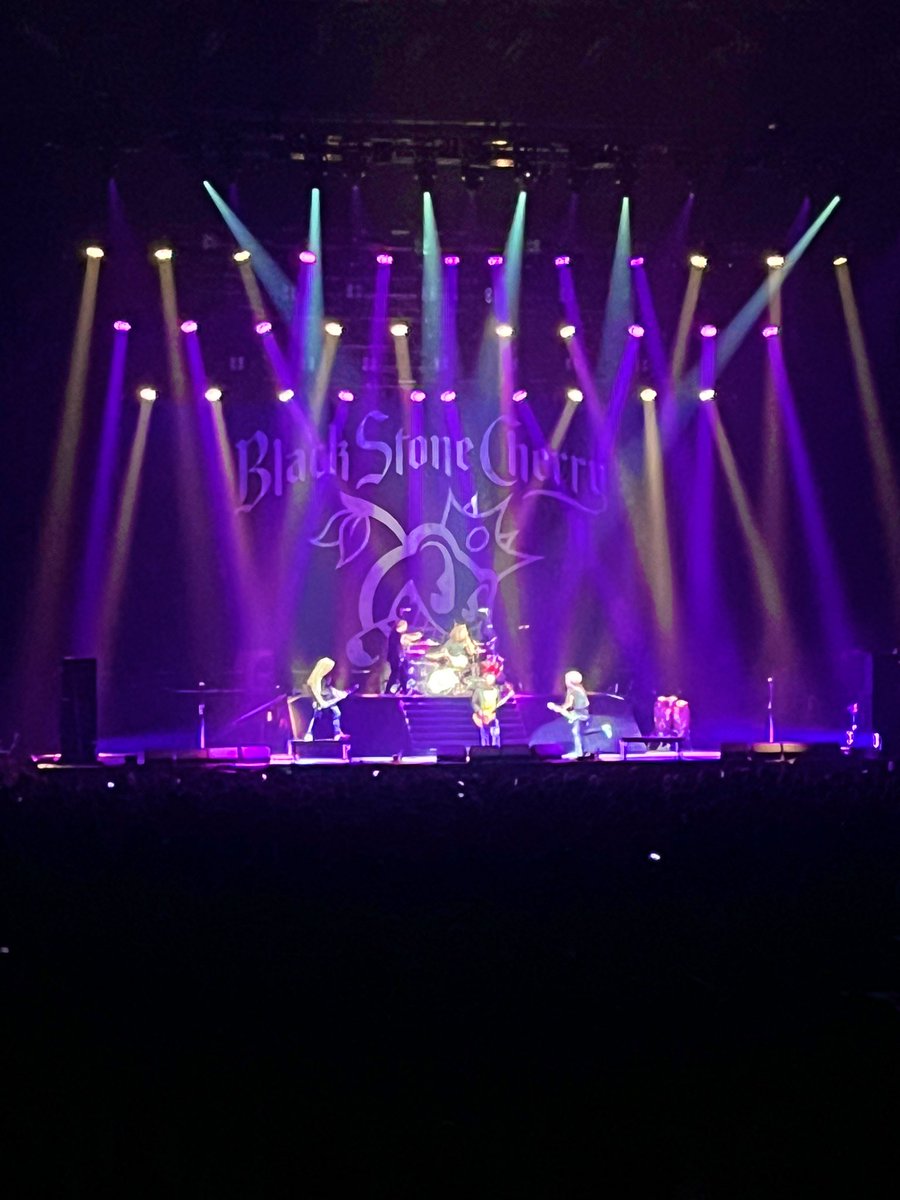 vicky_meacock's tweet photo. As Sundays go… 🤘🏻🍒🏴❤️
#UpTheTown #cherryhead #blackstonecherry #WrexhamAFC https://t.co/FD5AbzQkOA
