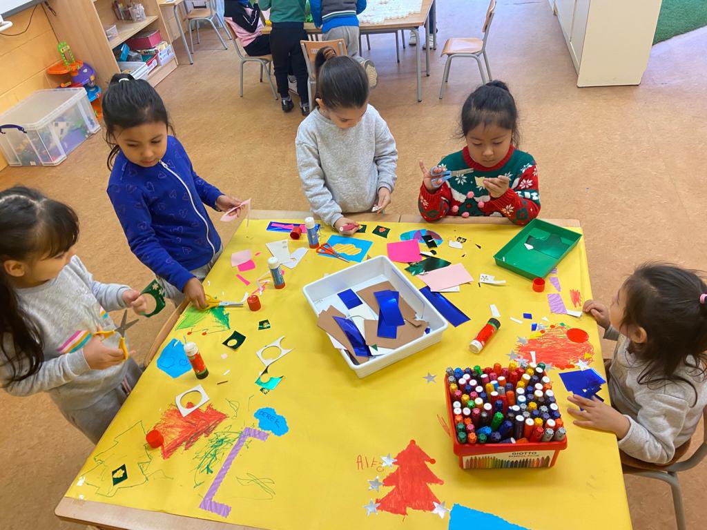 IERAlberti's tweet photo. Propostes de creació lliure a I4, en aquest espai donem l’oportunitat de que els nostres infants s’expressen lliurement, creant i gaudint, a la vegada que exploren i perfeccionen la psicomotricitat fina.
#comunitatpetits #i4 #creaciolliure https://t.co/qECLG3yoYn