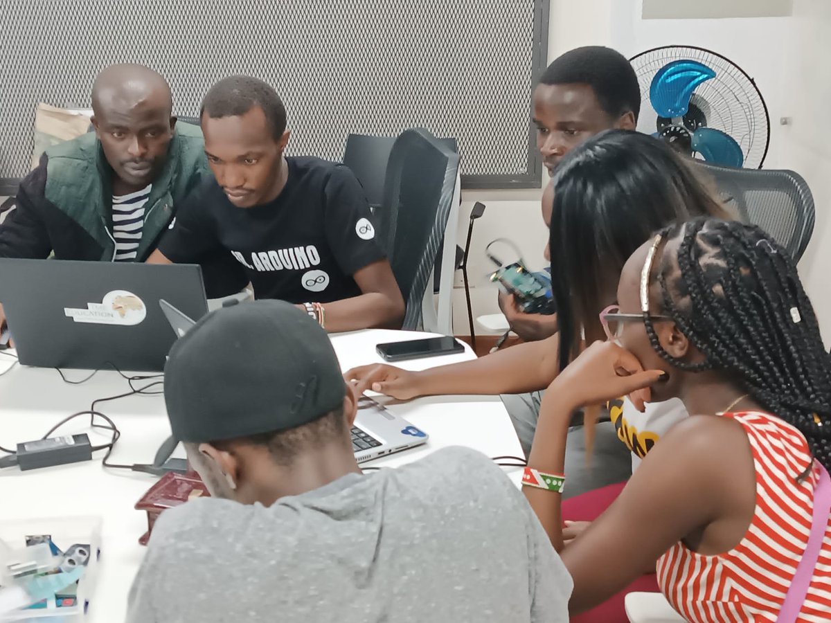 ArduinoKe's tweet image. It was a very humbling moment meeting Arduino makers community at @iHub where I demonstrated a protect on Arduino hacking using ESP8266 @Nicabedgathaba @KelvinKangethe #Arduino #arduinokenya #arduinoprojects