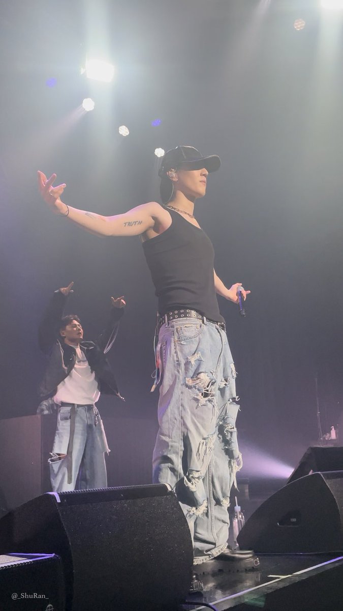 _ShuRan_'s tweet photo. 230129 #YUGYEOM #유겸 
#AOMGWORLDTOUR2023inOsaka 

おひさしぶり！
Arigato as always🫶🏻 https://t.co/Jr7JEe93YV