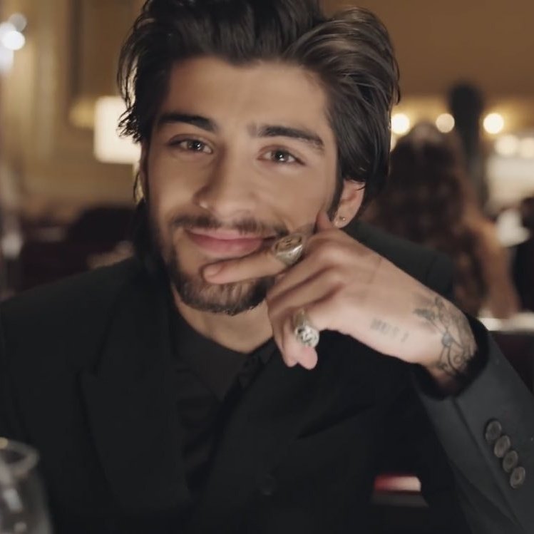 sasha VA A VER A ZAYN tweet media