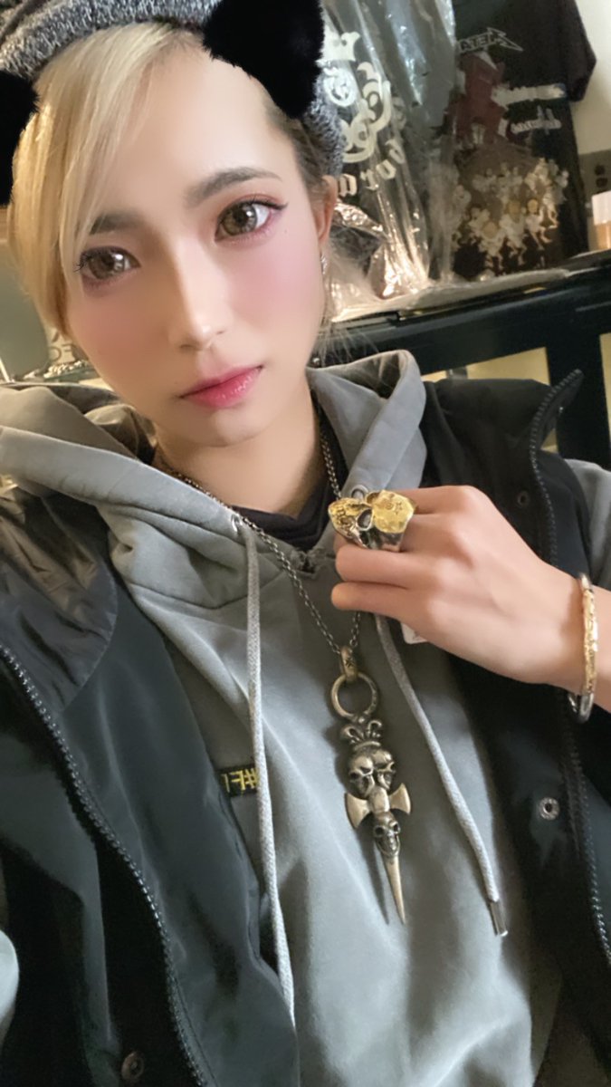 GaboratoryH's tweet photo. トリプルスカルダガーにピュアゴールドラップのラージスカルリング

#アメカジ #ファッション #harajuku  #tokyo #ガボールナギー #zazaガボール #gaboratory  #ガボラトリー #ガボール  #zazaガボール #zazaガボ #ガボール生前 #スカル  #シルバーアクセサリー  #原宿 #竹下通り 

ガボラトリー原宿 https://t.co/0xLJU0zR61